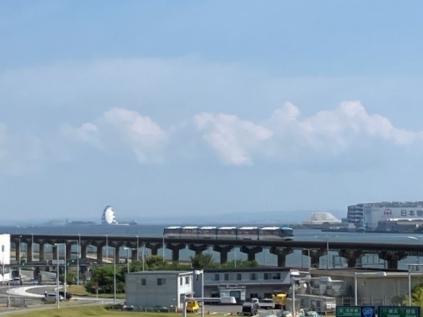 車窓からの眺望の例／羽田空港第3ターミナル駅付近